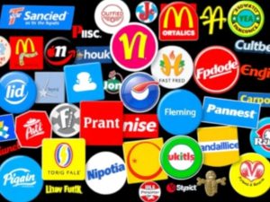 Colaj cu siglele francizelor de succes.